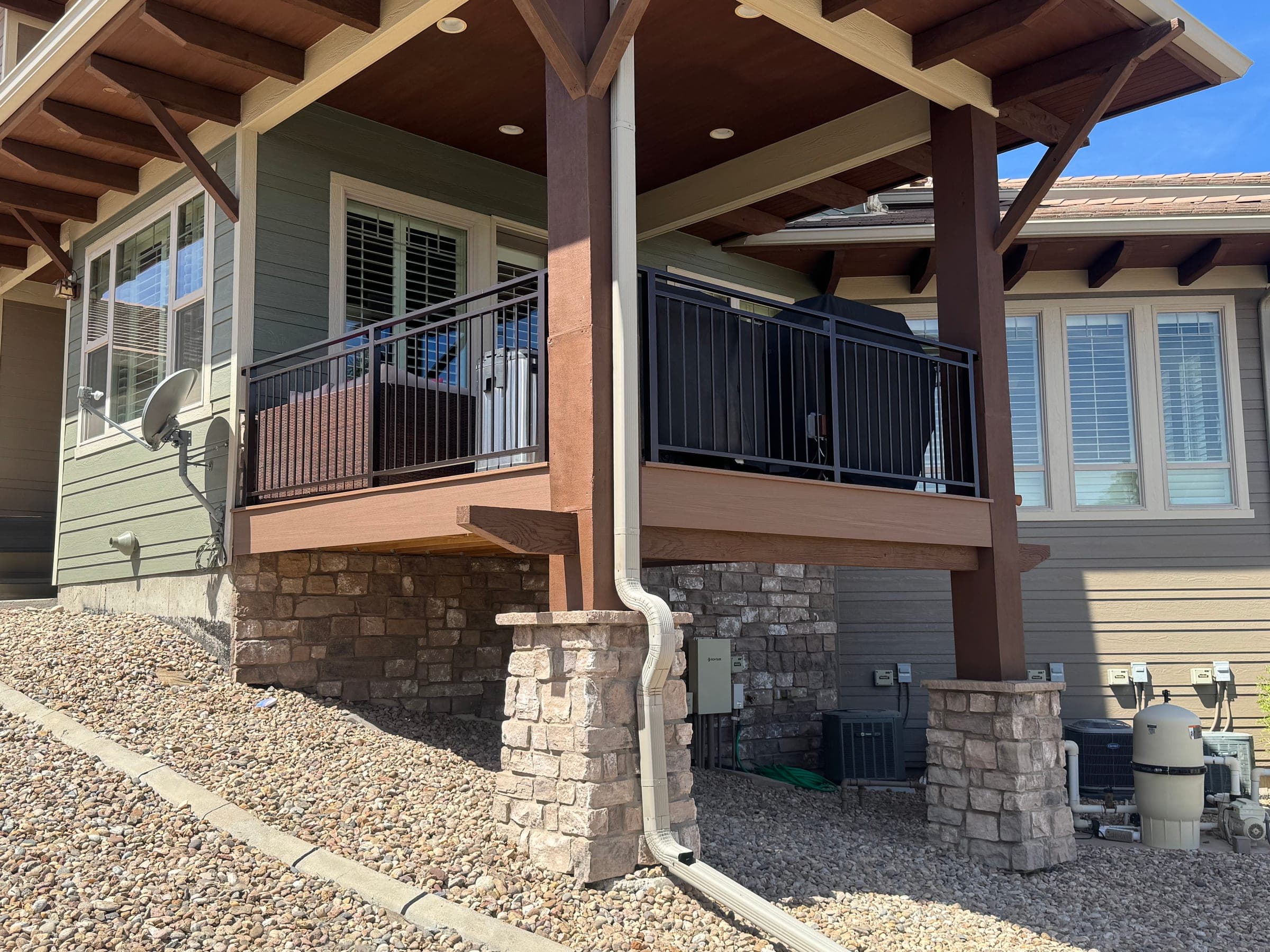 Outdoor Kitchens & Bars